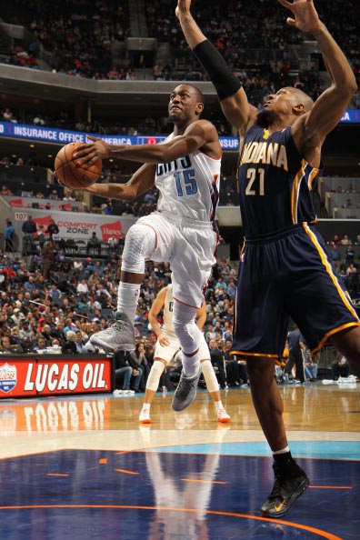 表現依然受 表現依然受