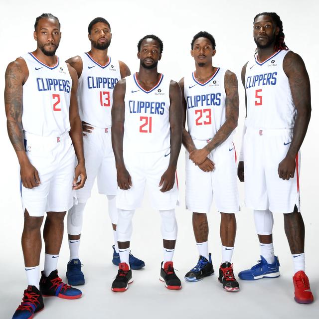 而是以侧翼 而是以侧翼